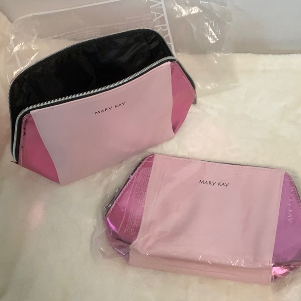 💕. Makeup Bag of Clutch Bag … NWT